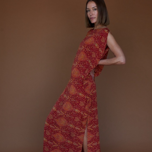 The Cleopatra dress is a stunning and unique piece Handmade with elegance ♻️ - Picture 2 of 11